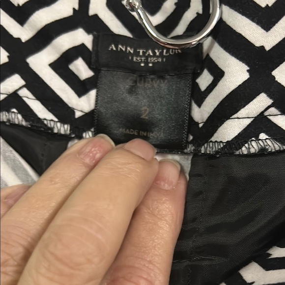 Black and White Geometric Pattern Pants - Picture 2 of 4